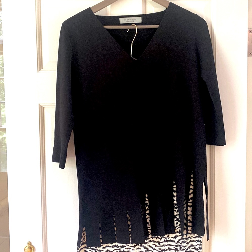 🇮🇹 D.Exterior black sweater with gorgeous fringe angled detail. Made in Italy